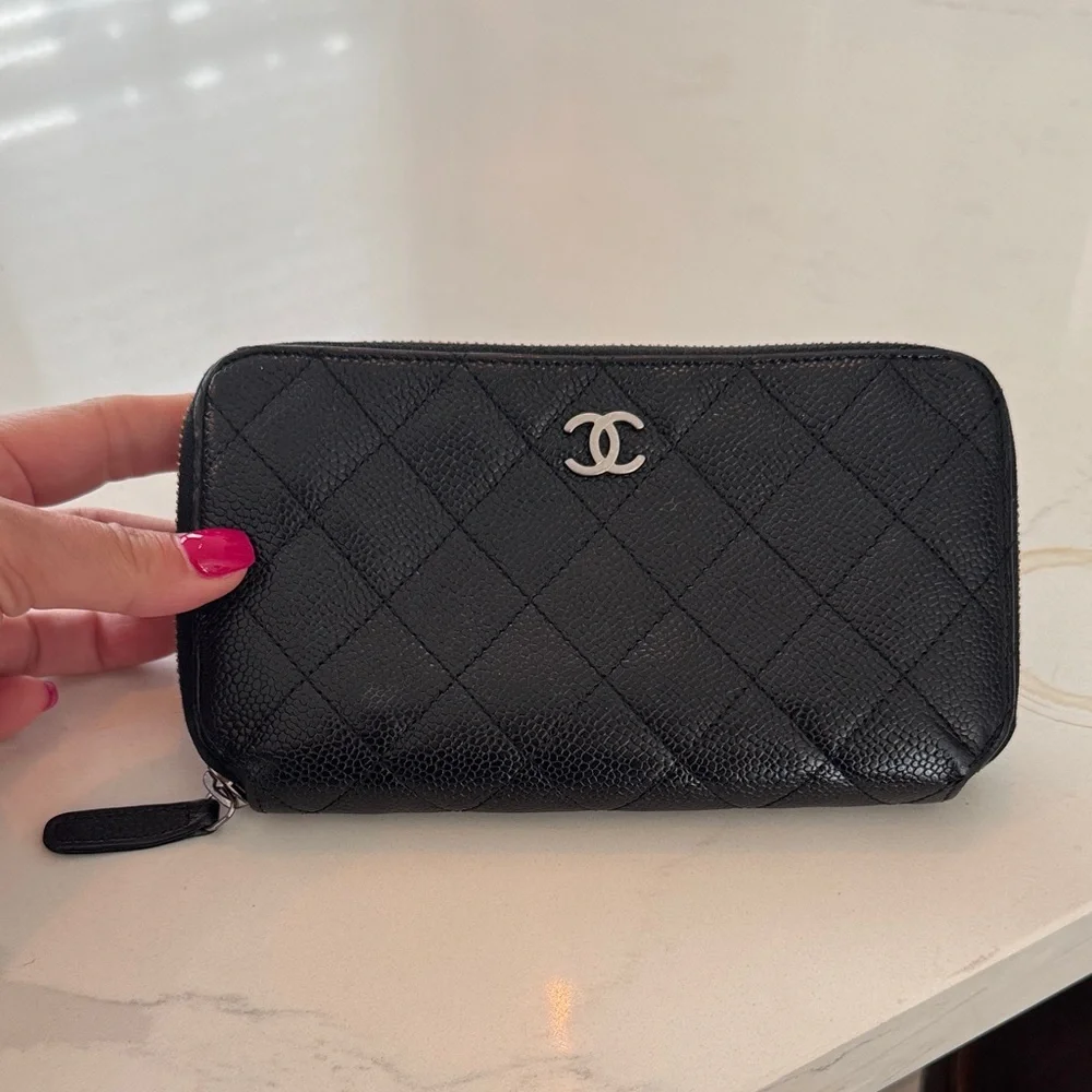 CHANEL Black Quilted Wallet with Silver Accent - Picture 1 of 6
